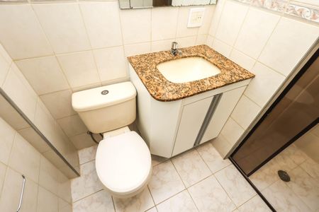 Apartamento à venda com 64m², 2 quartos e 2 vagas Apartamento à venda com 64m², 2 quartos e 2 vagasBanheiro da Suíte