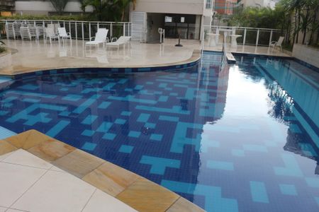 Apartamento à venda com 80m², 2 quartos e 2 vagasÁrea comum - Piscina