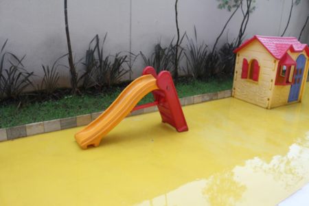 Apartamento à venda com 80m², 2 quartos e 2 vagasÁrea comum - Playground