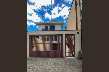 Casa à venda com 280m², 3 quartos e 3 vagas Casa à venda com 280m², 3 quartos e 3 vagasFachada