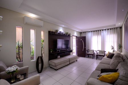Casa à venda com 280m², 3 quartos e 3 vagas Casa à venda com 280m², 3 quartos e 3 vagasSala