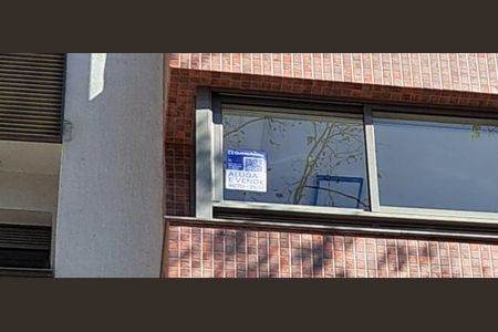 Apartamento à venda com 49m², 1 quarto e 1 vaga Apartamento à venda com 49m², 1 quarto e 1 vagaAdesivo na Janela