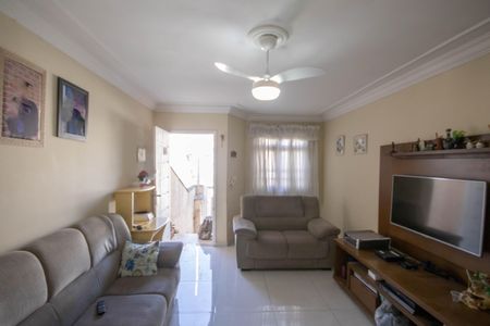 Casa à venda com 140m², 3 quartos e 2 vagas Casa à venda com 140m², 3 quartos e 2 vagasSala