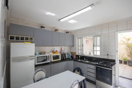 Casa à venda com 140m², 3 quartos e 2 vagas Casa à venda com 140m², 3 quartos e 2 vagasCozinha