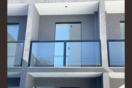 Casa à venda com 75m², 2 quartos e 1 vaga Casa à venda com 75m², 2 quartos e 1 vagaFachada