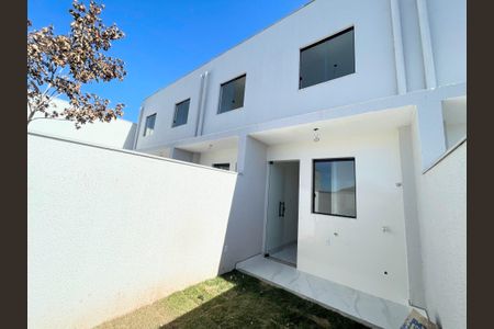 Casa à venda com 75m², 2 quartos e 1 vaga Casa à venda com 75m², 2 quartos e 1 vagaÁrea de Serviço