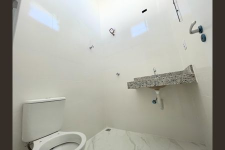 Casa à venda com 75m², 2 quartos e 1 vaga Casa à venda com 75m², 2 quartos e 1 vagaBanheiro social