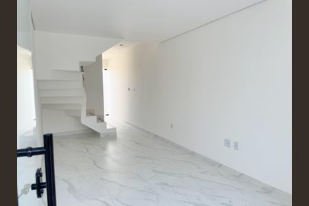 Casa à venda com 75m², 2 quartos e 1 vaga Casa à venda com 75m², 2 quartos e 1 vagaSala