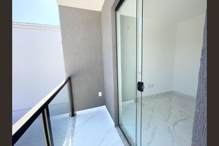 Casa à venda com 75m², 2 quartos e 1 vaga Casa à venda com 75m², 2 quartos e 1 vagaVaranda