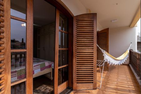 Casa à venda com 462m², 4 quartos e 6 vagas Casa à venda com 462m², 4 quartos e 6 vagasVaranda da Suíte 1