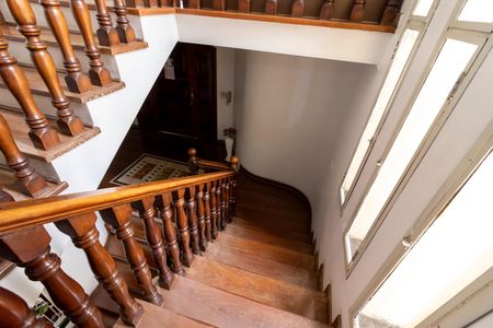 Casa à venda com 462m², 4 quartos e 6 vagas Casa à venda com 462m², 4 quartos e 6 vagasEscadas