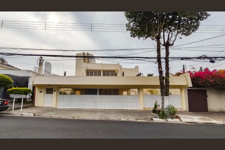Casa à venda com 462m², 4 quartos e 6 vagas Casa à venda com 462m², 4 quartos e 6 vagasFachada