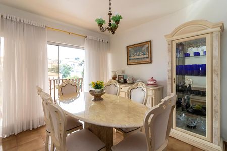 Casa à venda com 462m², 4 quartos e 6 vagas Casa à venda com 462m², 4 quartos e 6 vagasSala de Jantar 2