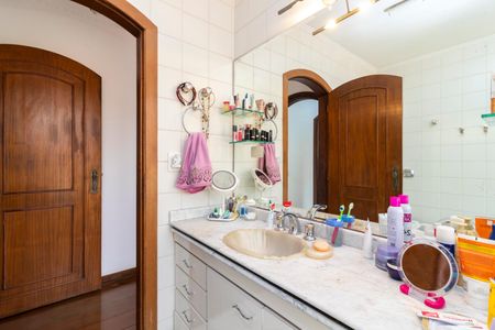 Casa à venda com 462m², 4 quartos e 6 vagas Casa à venda com 462m², 4 quartos e 6 vagasBanheiro da Suíte 1