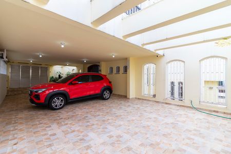 Casa à venda com 462m², 4 quartos e 6 vagas Casa à venda com 462m², 4 quartos e 6 vagasÁrea comum