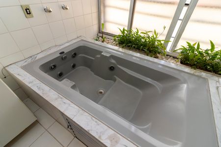 Casa à venda com 462m², 4 quartos e 6 vagas Casa à venda com 462m², 4 quartos e 6 vagasBanheiro da Suíte 1