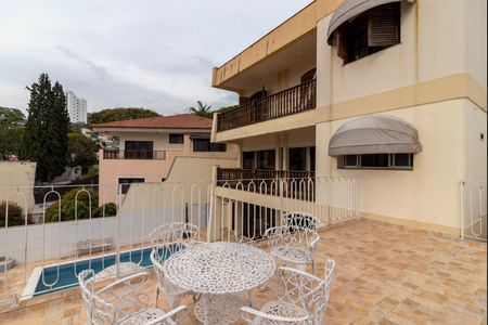 Casa à venda com 462m², 4 quartos e 6 vagas Casa à venda com 462m², 4 quartos e 6 vagasVaranda da Cozinha