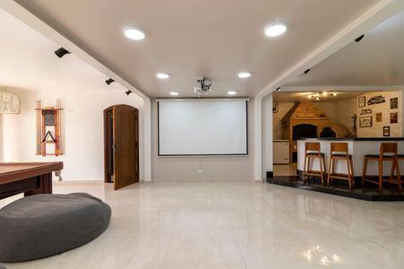Casa à venda com 462m², 4 quartos e 6 vagas Casa à venda com 462m², 4 quartos e 6 vagasÁrea comum