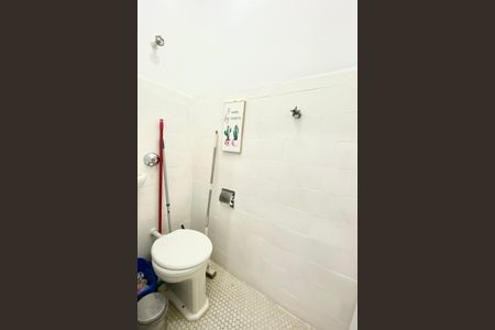 Apartamento à venda com 82m², 2 quartos e sem vaga Apartamento à venda com 82m², 2 quartos e sem vagaBanheiro de serviço