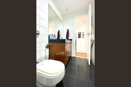 Apartamento à venda com 82m², 2 quartos e sem vaga Apartamento à venda com 82m², 2 quartos e sem vagaBanheiro