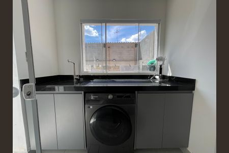 Casa à venda com 130m², 3 quartos e 2 vagas Casa à venda com 130m², 3 quartos e 2 vagasÁrea de Serviço