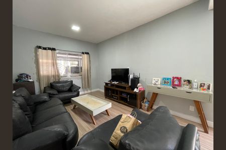 Casa à venda com 130m², 3 quartos e 2 vagas Casa à venda com 130m², 3 quartos e 2 vagasSala