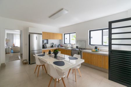 Casa à venda com 300m², 3 quartos e 2 vagas Casa à venda com 300m², 3 quartos e 2 vagasCozinha