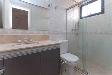 Apartamento à venda com 313m², 4 quartos e 4 vagas Apartamento à venda com 313m², 4 quartos e 4 vagasBanheiro da Suíte 3