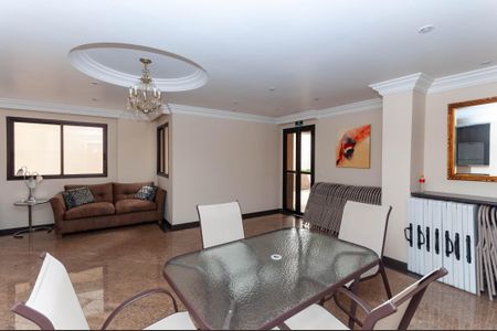 Apartamento à venda com 313m², 4 quartos e 4 vagas Apartamento à venda com 313m², 4 quartos e 4 vagasÁrea Comum - Salão de Festas