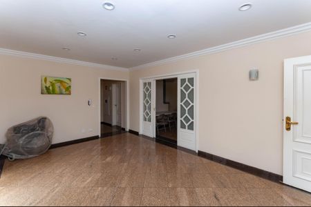 Apartamento à venda com 313m², 4 quartos e 4 vagas Apartamento à venda com 313m², 4 quartos e 4 vagasÁrea Comum - Salão de Festas