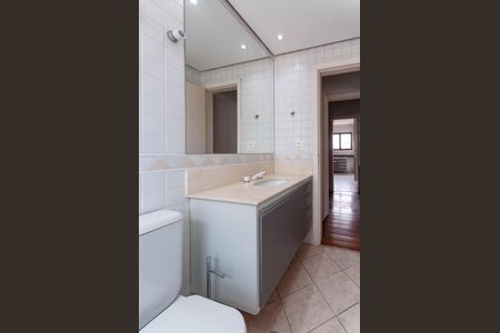 Apartamento à venda com 313m², 4 quartos e 4 vagas Apartamento à venda com 313m², 4 quartos e 4 vagasBanheiro do quarto 2 Suíte