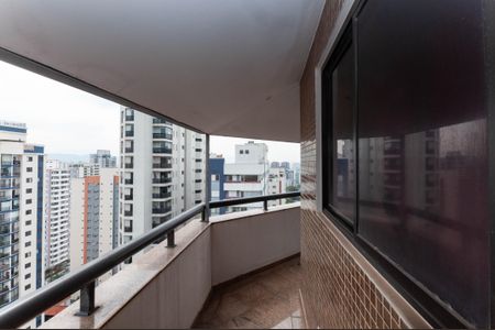 Apartamento à venda com 313m², 4 quartos e 4 vagas Apartamento à venda com 313m², 4 quartos e 4 vagasVista