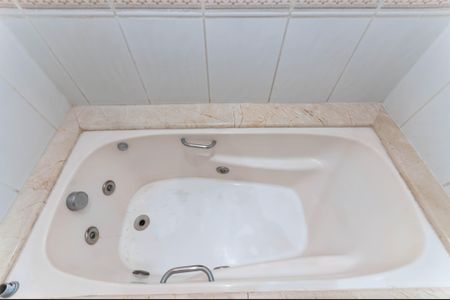 Apartamento à venda com 313m², 4 quartos e 4 vagas Apartamento à venda com 313m², 4 quartos e 4 vagasBanheiro da Suíte 1