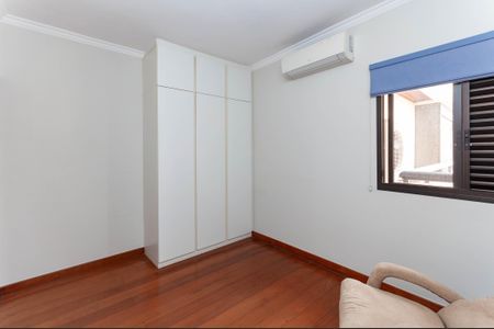 Apartamento à venda com 313m², 4 quartos e 4 vagas Apartamento à venda com 313m², 4 quartos e 4 vagasSuíte 2
