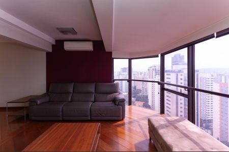 Apartamento à venda com 313m², 4 quartos e 4 vagas Apartamento à venda com 313m², 4 quartos e 4 vagasSala de TV Cobertura