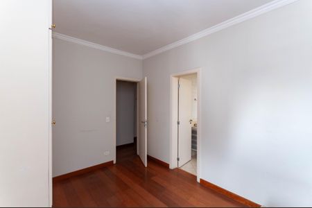 Apartamento à venda com 313m², 4 quartos e 4 vagas Apartamento à venda com 313m², 4 quartos e 4 vagasSuíte 3