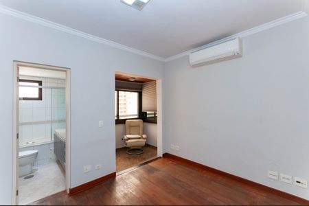 Apartamento à venda com 313m², 4 quartos e 4 vagas Apartamento à venda com 313m², 4 quartos e 4 vagasSuíte 1