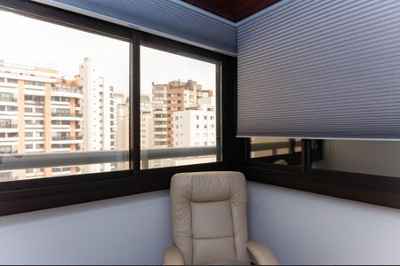 Apartamento à venda com 313m², 4 quartos e 4 vagas Apartamento à venda com 313m², 4 quartos e 4 vagasSuíte 1