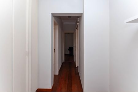 Apartamento à venda com 313m², 4 quartos e 4 vagas Apartamento à venda com 313m², 4 quartos e 4 vagasCorredor