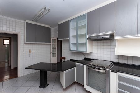 Apartamento à venda com 313m², 4 quartos e 4 vagas Apartamento à venda com 313m², 4 quartos e 4 vagasCozinha