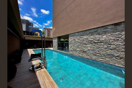 Studio à venda com 28m², 1 quarto e sem vagaPiscina