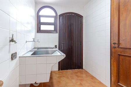 Casa à venda com 393m², 4 quartos e 2 vagas Casa à venda com 393m², 4 quartos e 2 vagasÁrea de Serviço