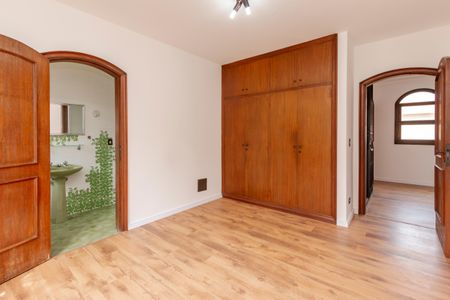 Casa à venda com 393m², 4 quartos e 2 vagas Casa à venda com 393m², 4 quartos e 2 vagasSuíte 2