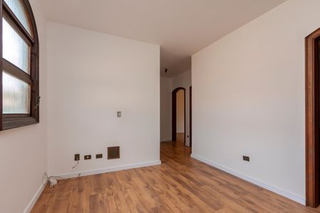 Casa à venda com 393m², 4 quartos e 2 vagas Casa à venda com 393m², 4 quartos e 2 vagasHall dos Quartos