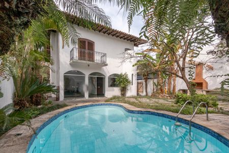 Casa à venda com 393m², 4 quartos e 2 vagas Casa à venda com 393m², 4 quartos e 2 vagasPiscina