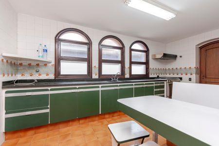 Casa à venda com 393m², 4 quartos e 2 vagas Casa à venda com 393m², 4 quartos e 2 vagasCozinha