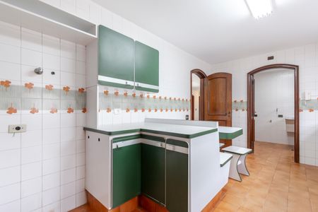 Casa à venda com 393m², 4 quartos e 2 vagas Casa à venda com 393m², 4 quartos e 2 vagasCozinha