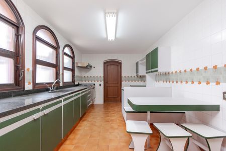 Casa à venda com 393m², 4 quartos e 2 vagas Casa à venda com 393m², 4 quartos e 2 vagasCozinha