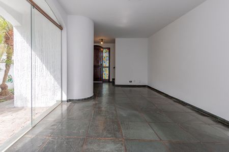 Casa à venda com 393m², 4 quartos e 2 vagas Casa à venda com 393m², 4 quartos e 2 vagasSala