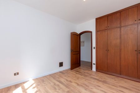 Casa à venda com 393m², 4 quartos e 2 vagas Casa à venda com 393m², 4 quartos e 2 vagasQuarto 1